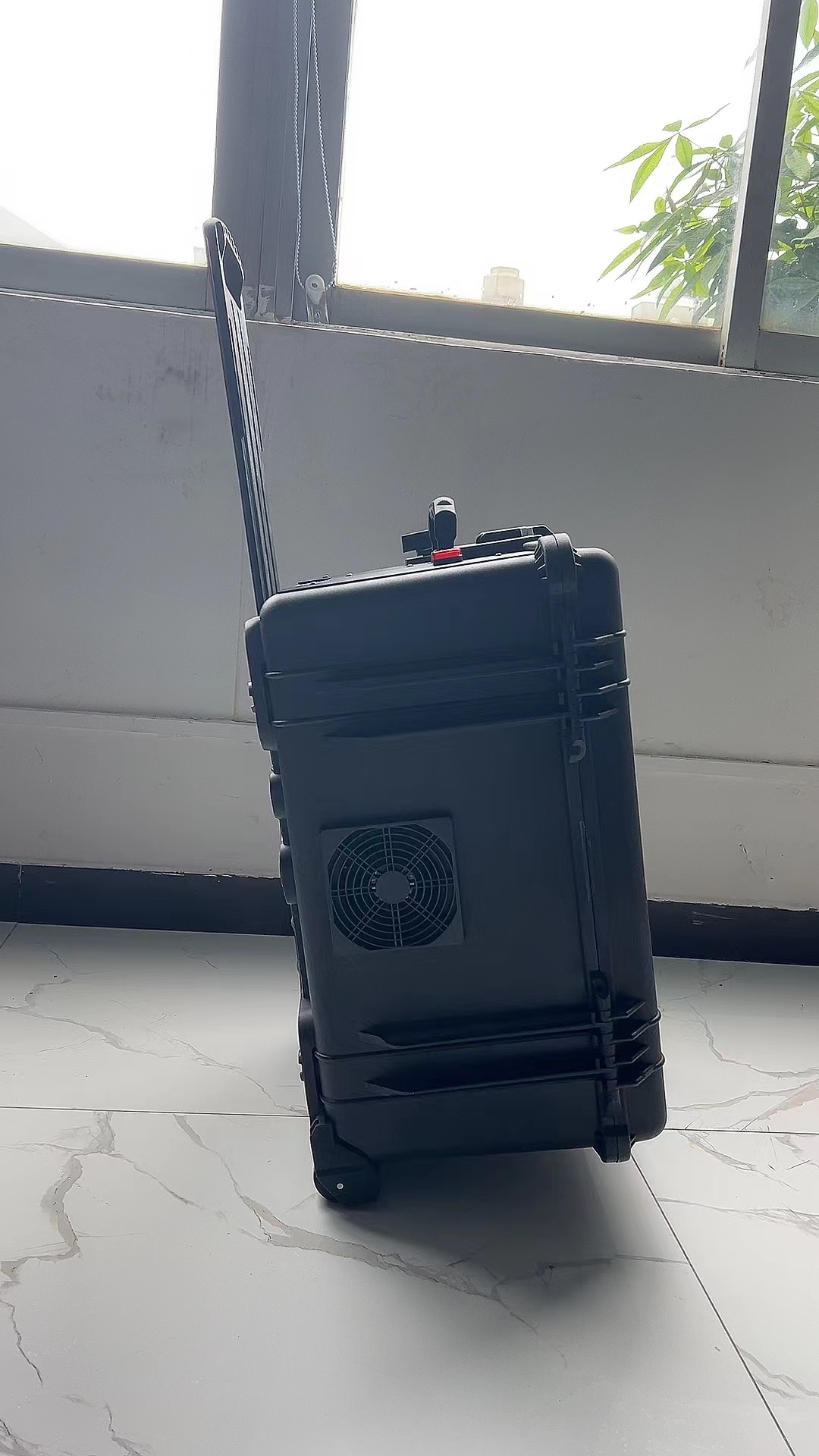 维西手拉箱型移动通信干扰器